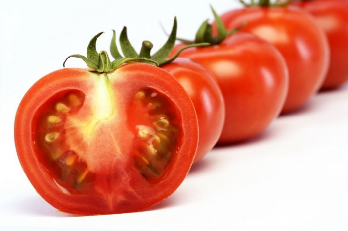 Cà chua: Vitamin A, C và lycophene của cà chua giúp ngăn ngừa ung thư tuyến tiền liệt, phổi và dạ dày.