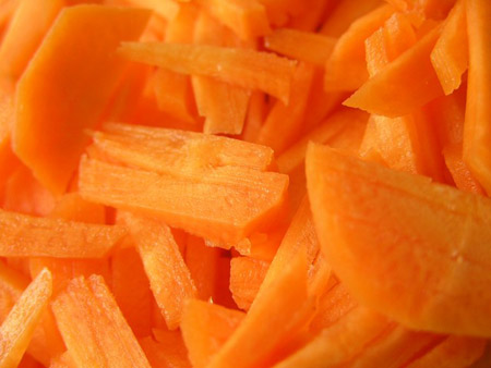 Cà rốt chứa hàm lượng alpha carotene, một chất chữa cháy nắng và phòng ngừa ung thư ung thư mạnh.