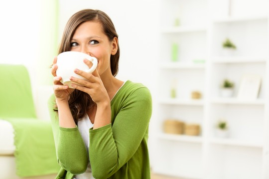 Trà xanh: Theo MSN.com, ngoài rất nhiều lợi ích lớn khác, chất flavonoid có trong trà xanh còn có thể ngăn ngừa hơi thở hôi và hạn chế vi khuẩn có hại bám vào răng.