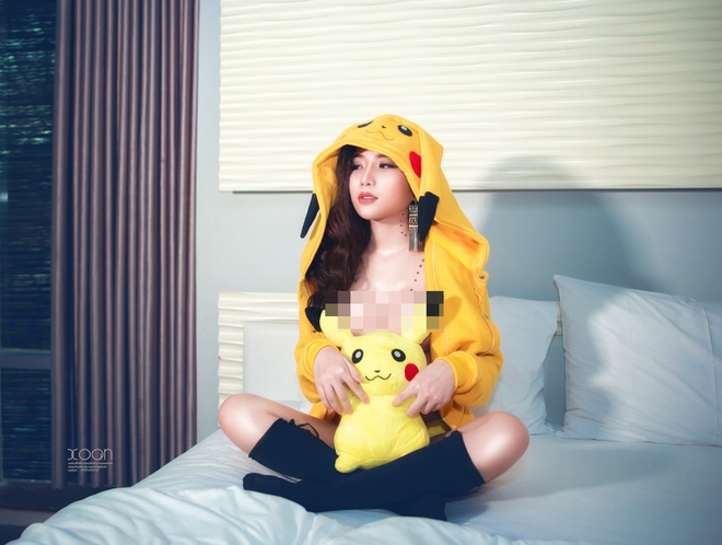 Cô gái 16 tuổi gây sốc với tạo hình Pikachu quá nóng bỏng