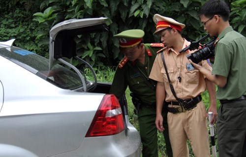 Tin mới vụ thảm án Lào Cai: Cảnh sát rà soát từng xe tìm hung thủ
