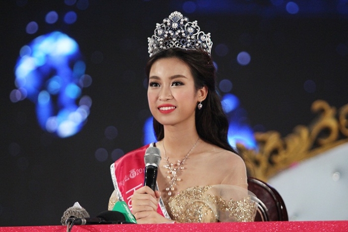 SỐC: Lại lộ chuyện Hoa hậu Đỗ Mỹ Linh văng tục với bạn trai?