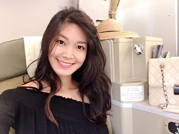 Hoa hậu Thùy Dung chia sẻ lần đầu đi máy bay 'xịn' khi ra Hà Nội làm từ thiện.