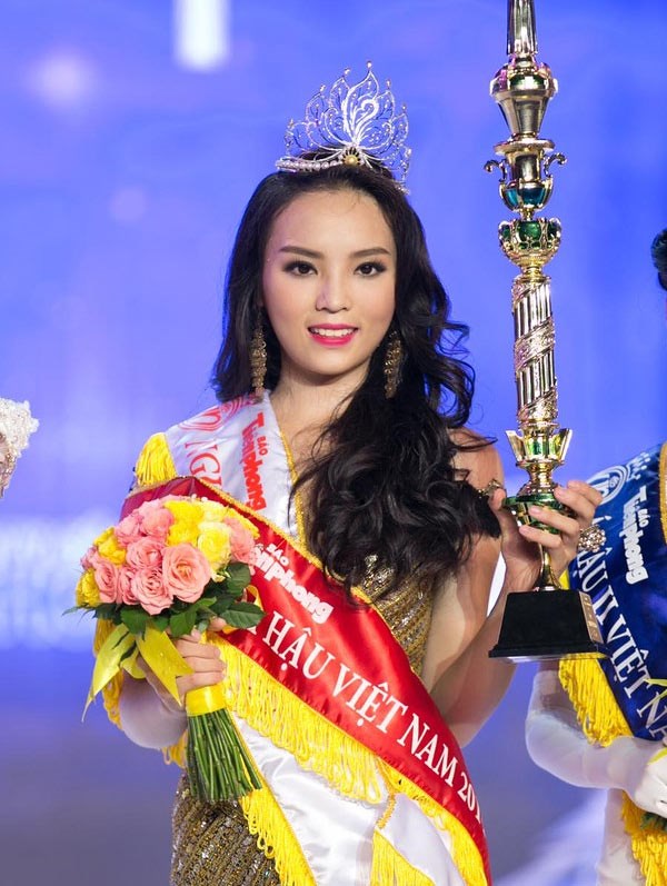 2014 có lẽ là một năm đáng nhớ với Kỳ Duyên khi cô vừa trở thành tân sinh viên Đại học Ngoại thương lại vinh dự giành được danh hiệu Hoa hậu Việt Nam.
