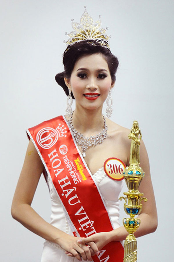 Đặng Thu Thảo đăng quang Hoa hậu Việt Nam 21012. Cô là một trong những hoa hậu hiếm có 