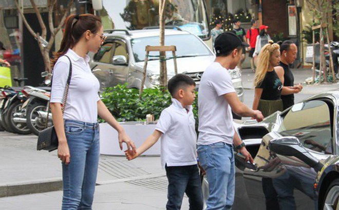 Đàm Thu Trang bị bắt gặp đi chơi cùng Cường Đô la và bé Subeo