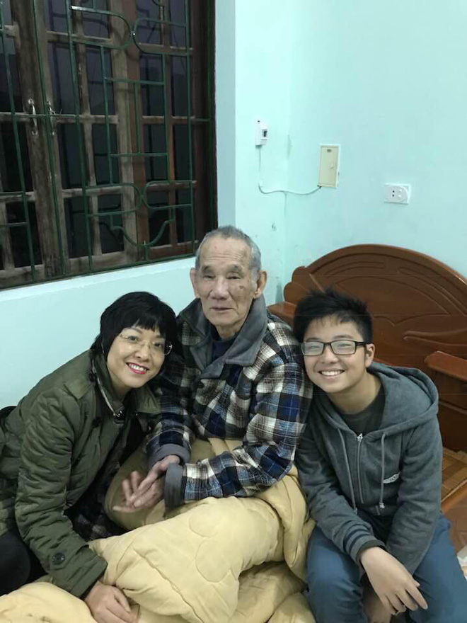 MC Thảo Vân chia sẻ ảnh chụp cùng bố