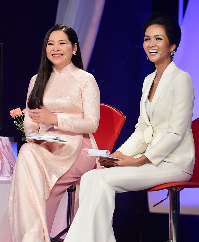 Hoa hậu H'Hen Niê lần đầu thử sức với vai trò MC