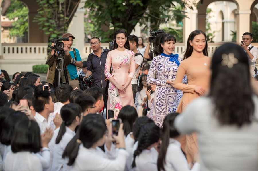 Xuất hiện tại sự kiện là sự góp mặt của NSUT Thành Lộc, MC Quỳnh Hoa.