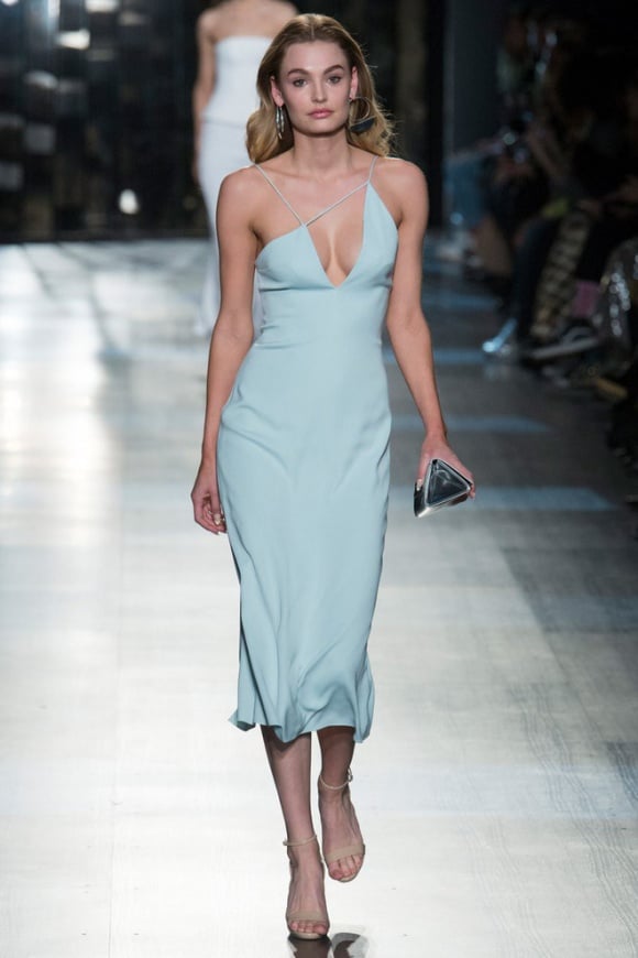 Chiếc váy của Cushnie et Ochs có tên Karina stretch-cady midi dress.