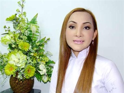 Nữ ca sĩ chuyển giới Cát Tuyền