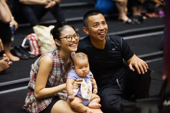 Gia đình hạnh phúc hiện tại của Chí Anh và Khánh Linh