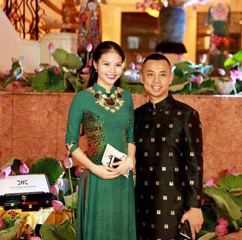 Chí Anh bất ngờ tiết lộ người vợ trẻ kém anh 20 tuổi đang mang thai lần thứ 2. 