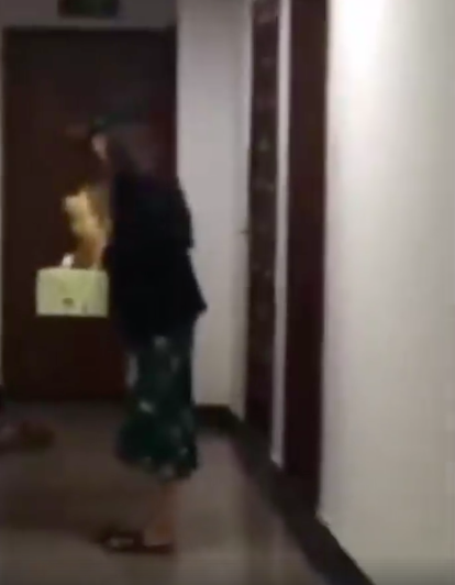 Mới đây nhất, đoạn clip ghi lại cảnh một cô gái được cho là Nam Em âm thầm tới trước cửa nhà Trường Giang đặt quà sinh nhật thêm lần nữa đã khiến cộng đồng mạng 