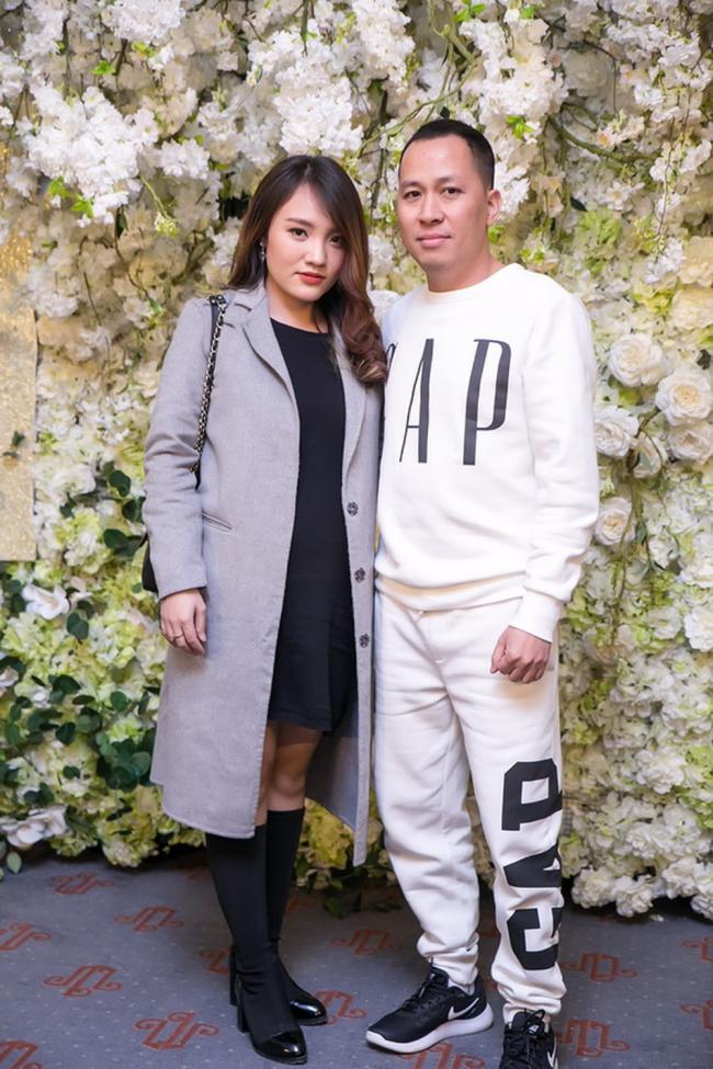 Sau 5 tháng kết hôn cùng ông xã hơn 14 tuổi, ca sĩ Nhật Thủy đã chính thức hạ sinh con trai đầu lòng tại một bệnh viện ở TP Hà Nội vào lúc 18h ngày 21/4.