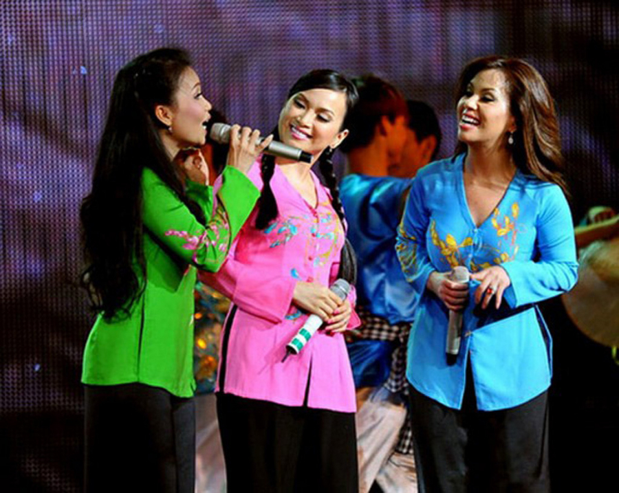 Ba chị em Minh Tuyết, Cẩm Ly và Hà Phương trên sân khấu