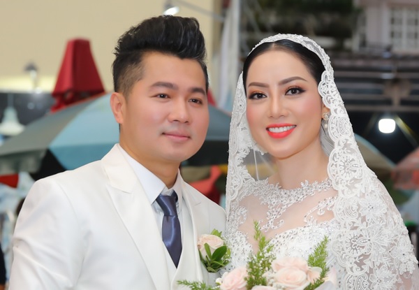 Vợ ca sĩ Lâm Vũ mang bầu 4 tháng sau 5 ngày kết hôn