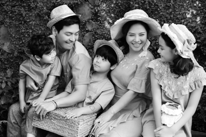 Gia đình hạnh phúc hiện tại của MC Phan Anh và người vợ xinh đẹp.