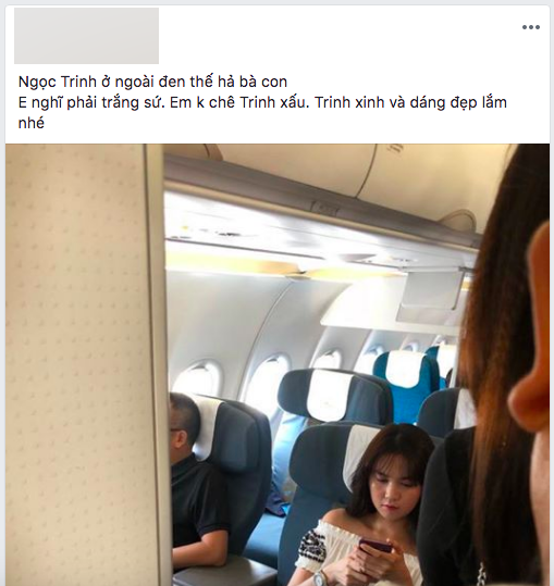Một tài khoản cá nhân đã đăng tải hình ảnh chụp lén Ngọc Trinh đang ngồi trên máy bay và chia sẻ trên một trang về showbiz. Theo đó, người này chê rằng, 