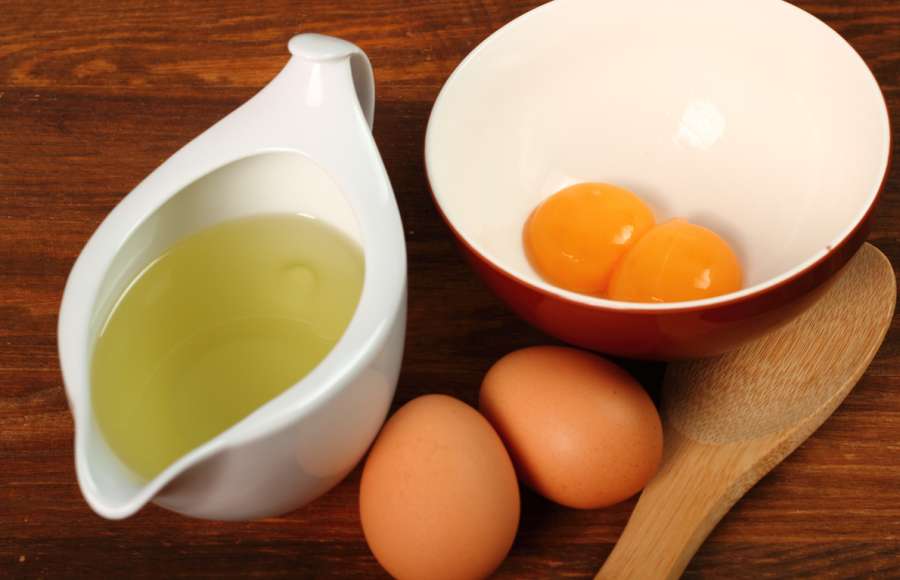 7-Eggs-and-Olive-Oil-Hair-Mask-shutterstock-162888443
