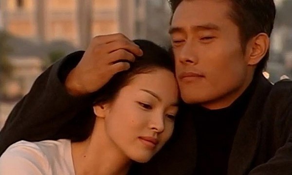chong-boi-bac-nguoi-vo-que-mua-nhech-nhac-mac-vay-cuoi-den-du-ho-2bb14a