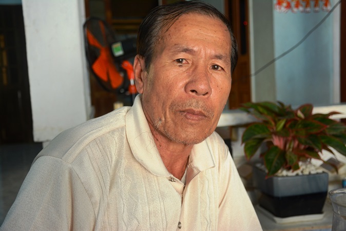 Ông Linh cho biết con trai đầu qua Canada để kiếm tiền chữa trị cho em - Ảnh: Internet  