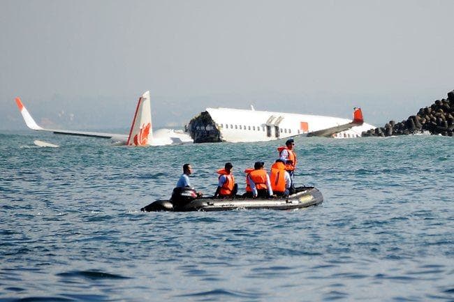 Chiếc máy bay chở khách Boeing 737 MAX 8 số hiệu JT610 của Hãng hàng không khởi hành từ Sân bay Quốc tế Jakarta đi Pangkal Pinang trên đảo Sumatra đã gặp nạn và rơi xuống biển.