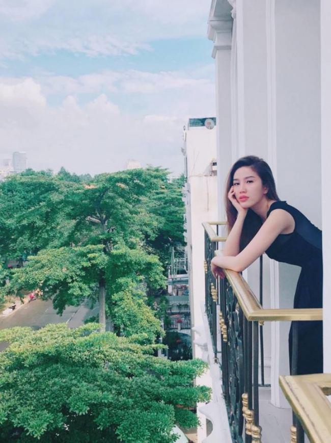 Biệt thự nhà Bảo Thy tọa lạc tại Quận 7 thành phố Hồ Chí Minh được anh trai cô tự tay thiết kế
