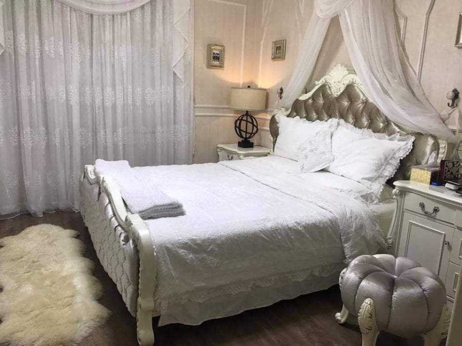 Phòng ngủ với tone trắng tinh tế