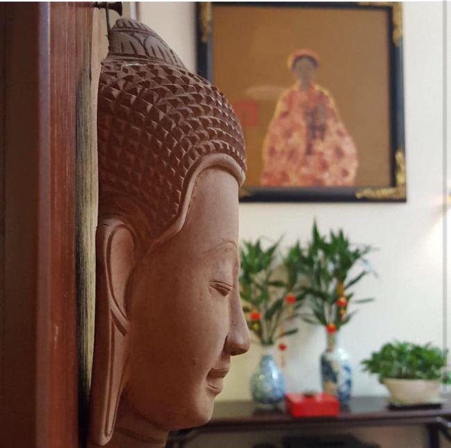 Quang Dũng cũng bày trí một bức tượng Phật lớn để tạo cảm giác bình yên cho ngôi nhà.
