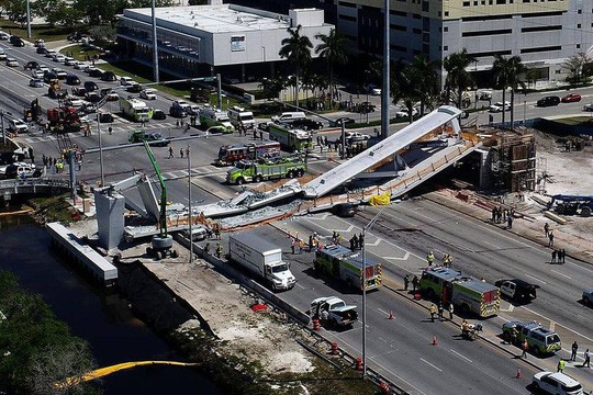 Hiện trường vụ sập cầu tại Miami, Mỹ (ảnh: CNN)
