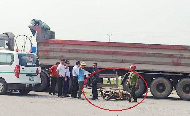 Hiện trường vụ tai nạn thương tâm tại Nghệ An (ảnh: infonet)