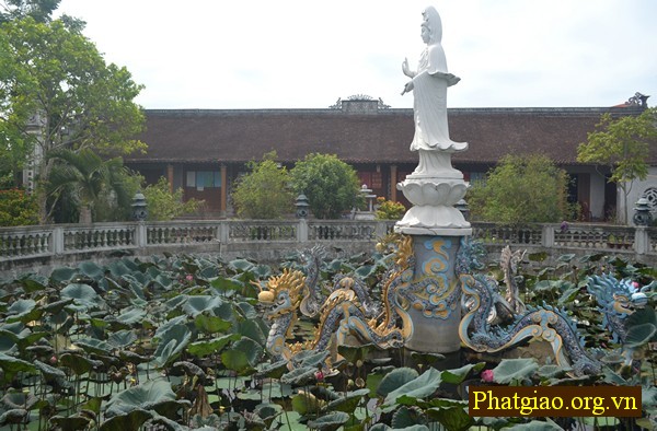 Cụm đình - chùa Đông Tạ, nơi xảy ra vụ việc (ảnh: phatgiao.org.vn)