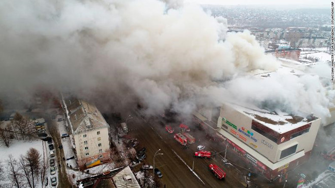 Vụ cháy diễn ra tại Trung tâm thương mại Winter Cherry, Kemevoro, Nga (ảnh: CNN)