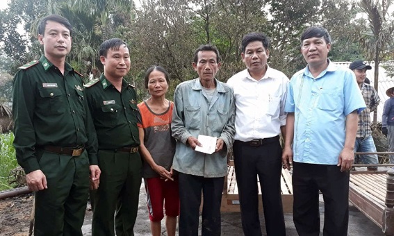 Chính quyền và bộ đội biên phòng đã trợ cấp một phần nhỏ cho gia đình ông Bình (ảnh: baohatinh)