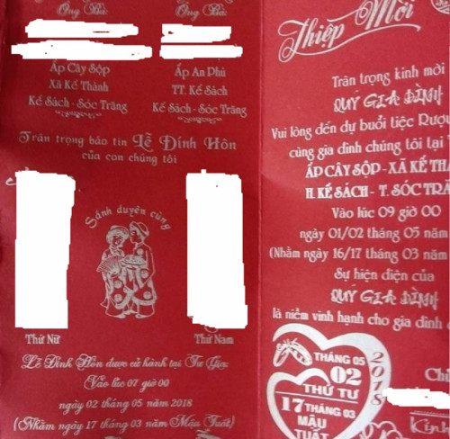 Thiệp cưới của cặp đôi trẻ được gửi cho họ hàng và bạn bè