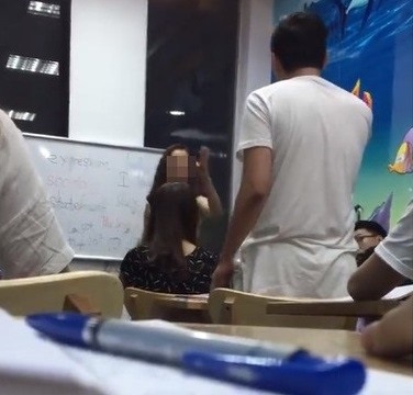 Cô giáo sử dụng nhiều từ ngữ lăng mạ học viên, sau đó 2 người cãi tay đôi với nhau 