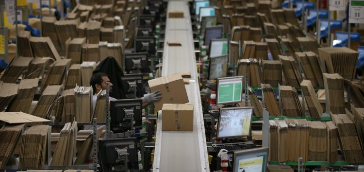 Amazon nổi tiếng với tốc độ làm việc và hiệu suất cao khi người mua hàng muốn mua sản phẩm
