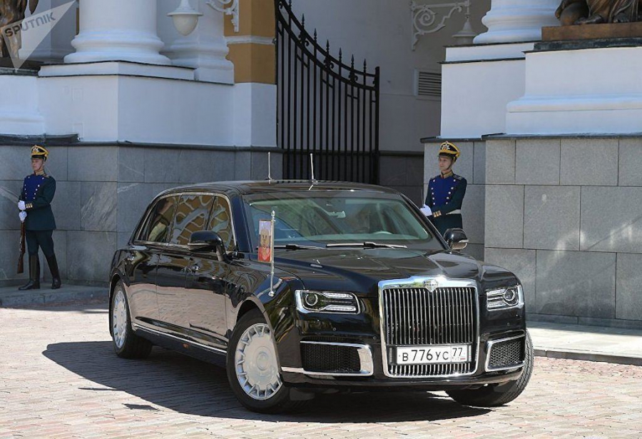 Chiếc xe mới xuất hiện cùng Tổng thống Nga trong lễ nhậm chức đánh dấu lần đầu tiên một người đứng đầu nước Nga sử dụng xe sản xuất nội địa