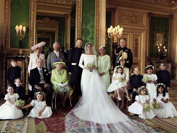 Bức ảnh cưới thân mật của gia đình Hoàng gia Anh
