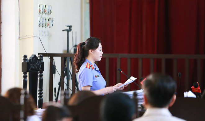 Đại diện viện kiểm sát công bố mức án với bác sĩ Lương và các bị cáo