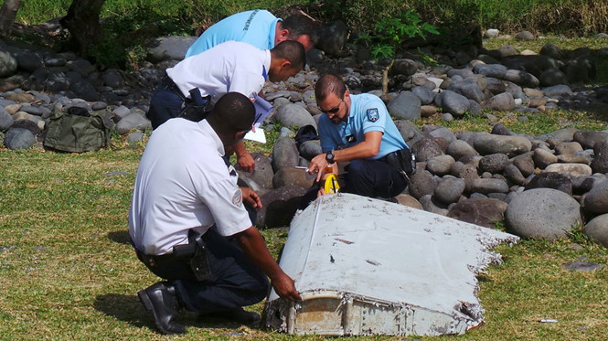 Một mảnh vỡ trên hòn đảo ở Ấn Độ Dương được cho là của MH370