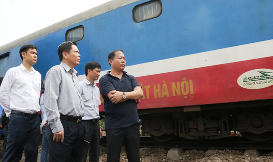Bộ trưởng Nguyễn Văn Thể có mặt tại ga Núi Thành để trực tiếp chỉ đạo