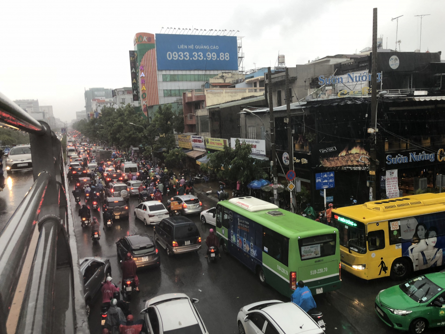 Tình trạng tắc nghẽn nghiêm trọng xảy ra tại các cửa ngõ sân bay Tân Sơn Nhất