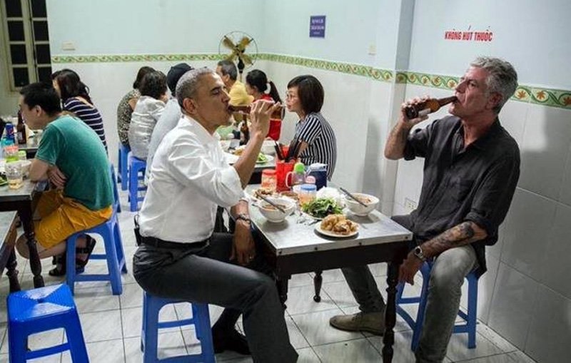 Anthony Bourdain được người Việt Nam biết tới nhiều nhất khi ông cùng Tổng thống Obama ăn bún chả vào năm 2016