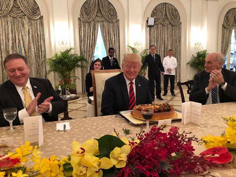 Ông Trump tỏ ra thích thú và đánh giá cao sự hiếu khách của Singapore