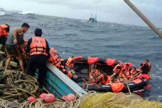 Có tới 93 du khách trên chiếc tàu gặp nạn ngoài khơi vùng biển Phuket