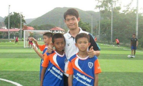 Chantawong đã gửi một bức thư để xin lỗi phụ huynh của 12 đứa trẻ trong đội bóng mà anh dẫn dắt khi khiến chúng bị mắc kẹt trong hang động