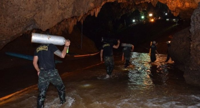 Các nỗ lực cứu hộ đang được gấp rút tiến hành, những người không liên quan đang được sơ tán khỏi khu vực hang Tham Luang