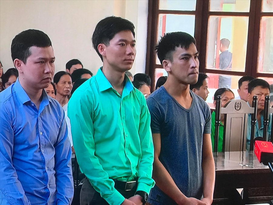 Bác sĩ Lương và 2 bị cáo khác trong phiên xét xử sơ thẩm